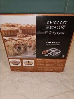 Chicago Metallic  4 Cavity Non Stick Cup Pie Set